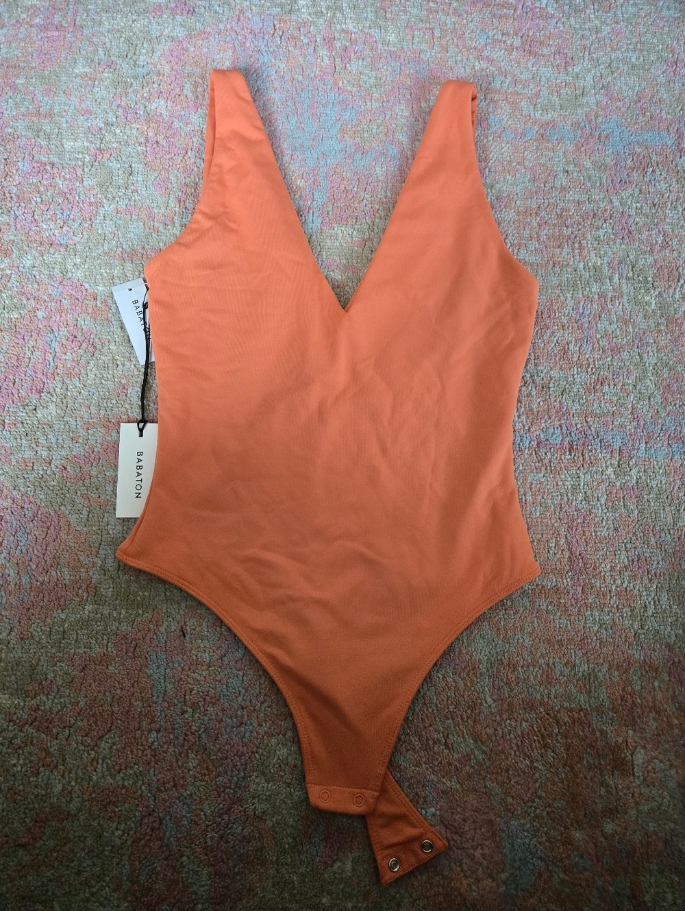 NWT Aritzia Babaton Contour V-Neck Bodysuit in Citrine Orange Sz S